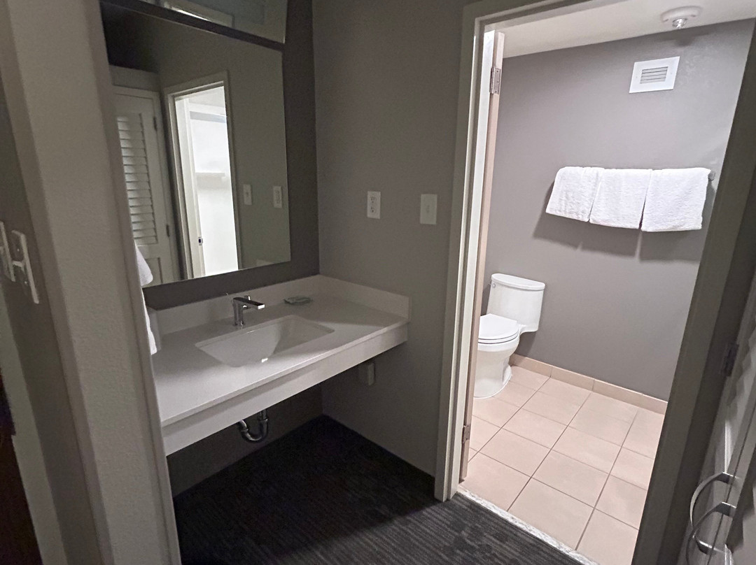 Courtyard by Marriott Lincroft Red Bank主图