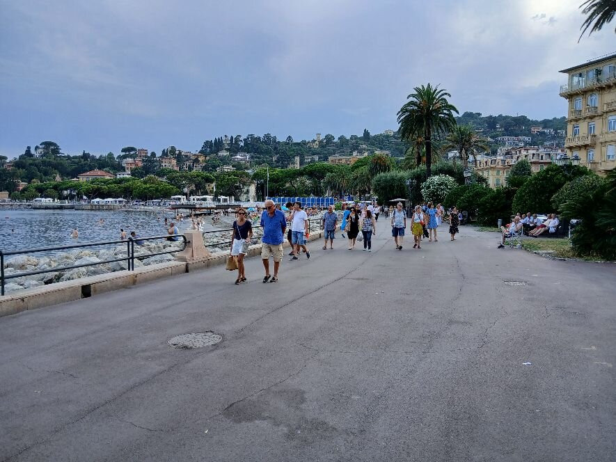 Lungomare Vittorio Veneto-拉帕洛必去景点