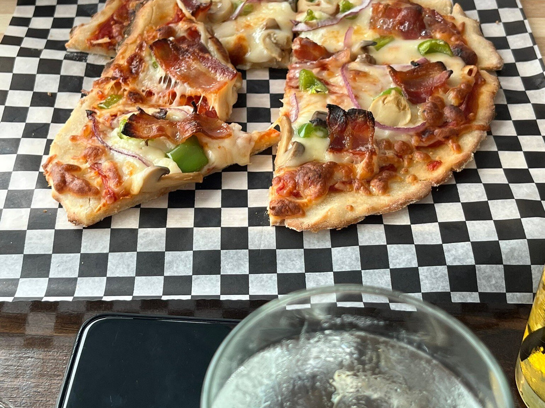 Edge Of The Avalon Inn主图