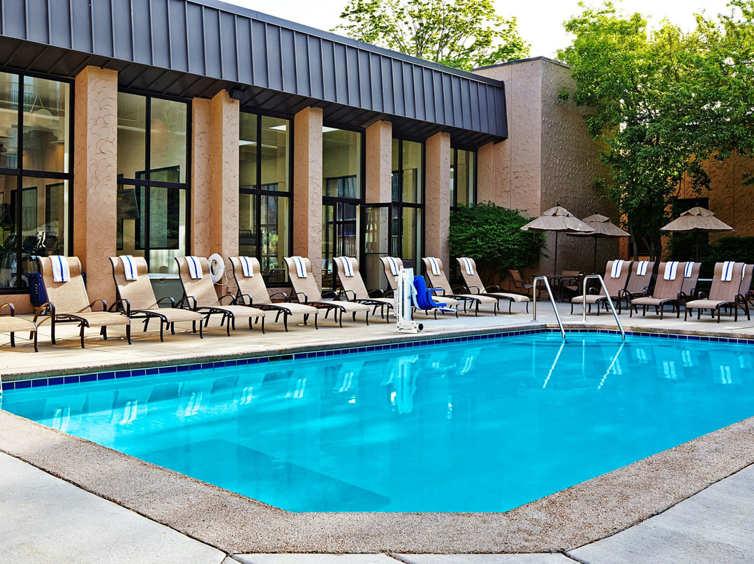 Elm Grove酒店住宿-Sheraton Milwaukee Brookfield Hotel