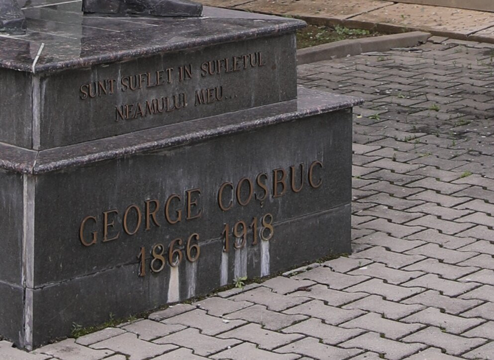 Une Statue Du Poète George Coșbuc-Bistrita Bargaului必去景点