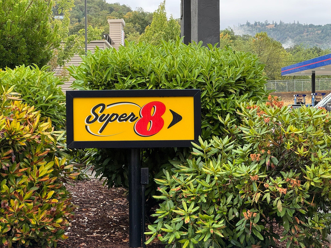 罗斯堡速8酒店主图