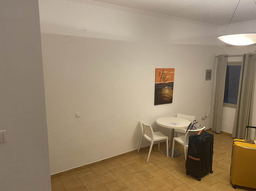 马诺斯小世界酒店主图