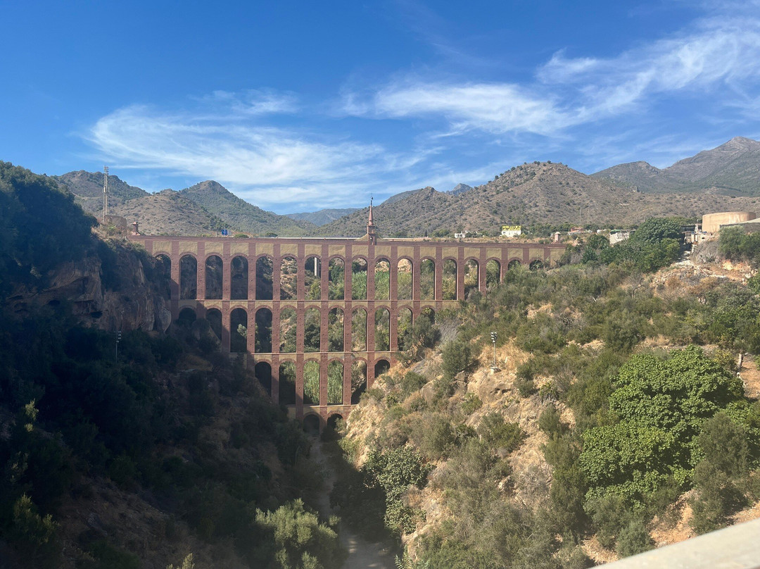 Acueducto Del Aguila-内尔哈必去景点