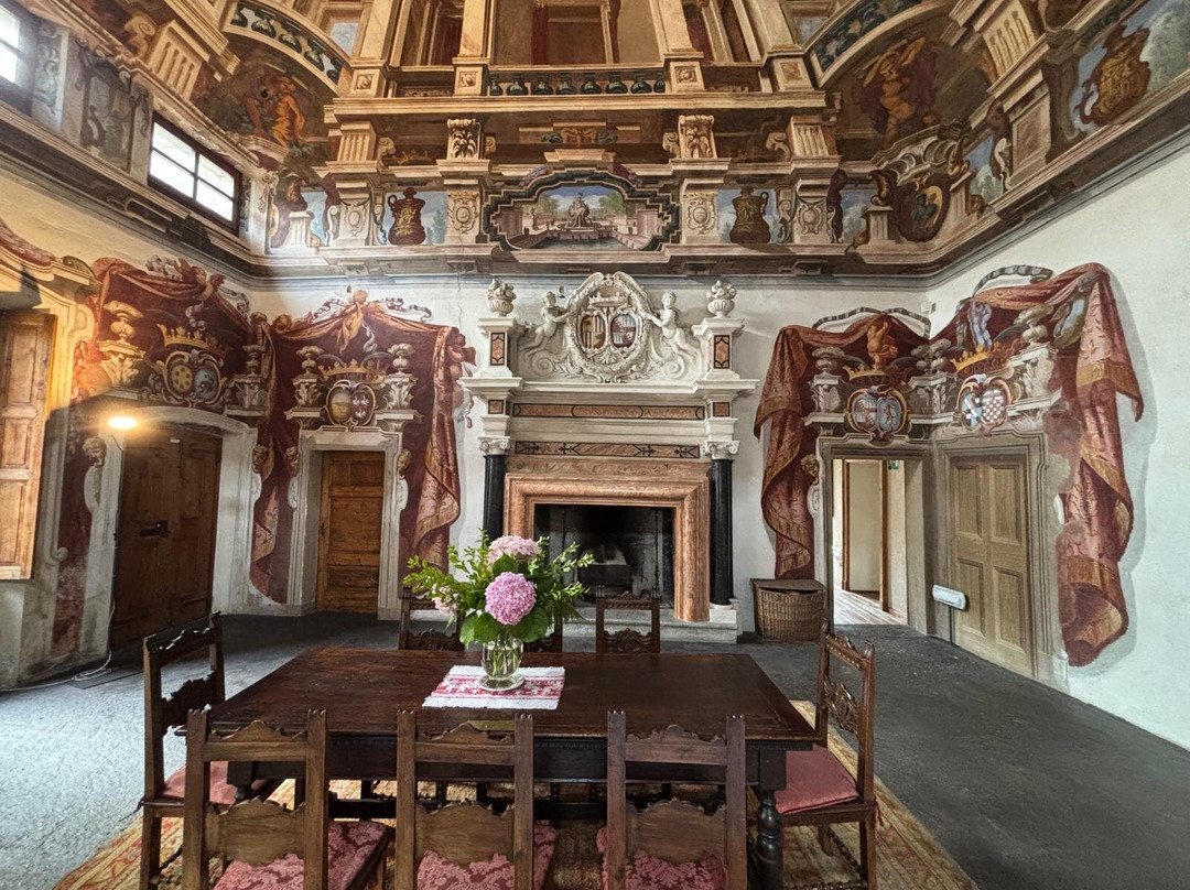 Palazzo Salis e Museo Senza Frontiere-蒂拉诺必去景点