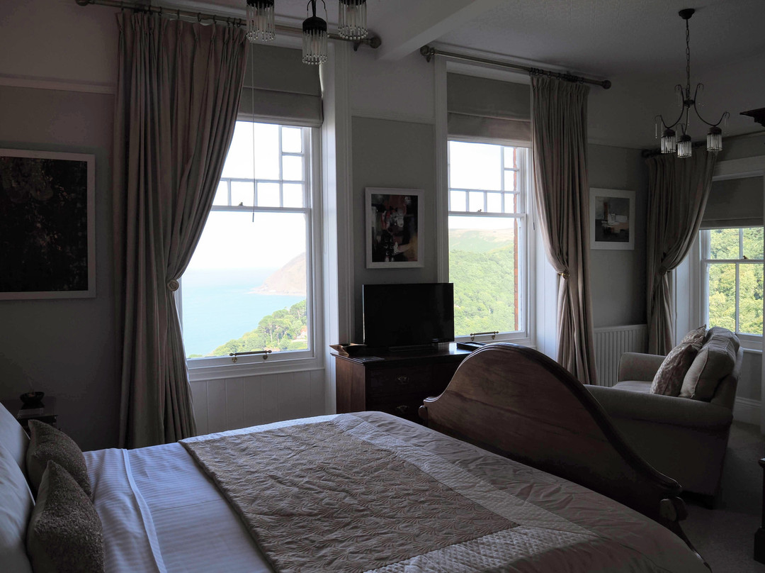 Highcliffe House主图