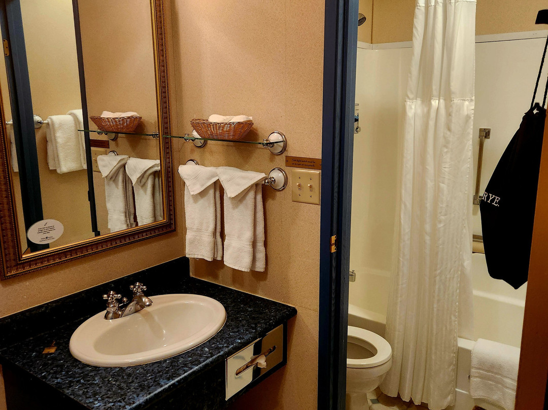 Holland America Dawson City Inn主图