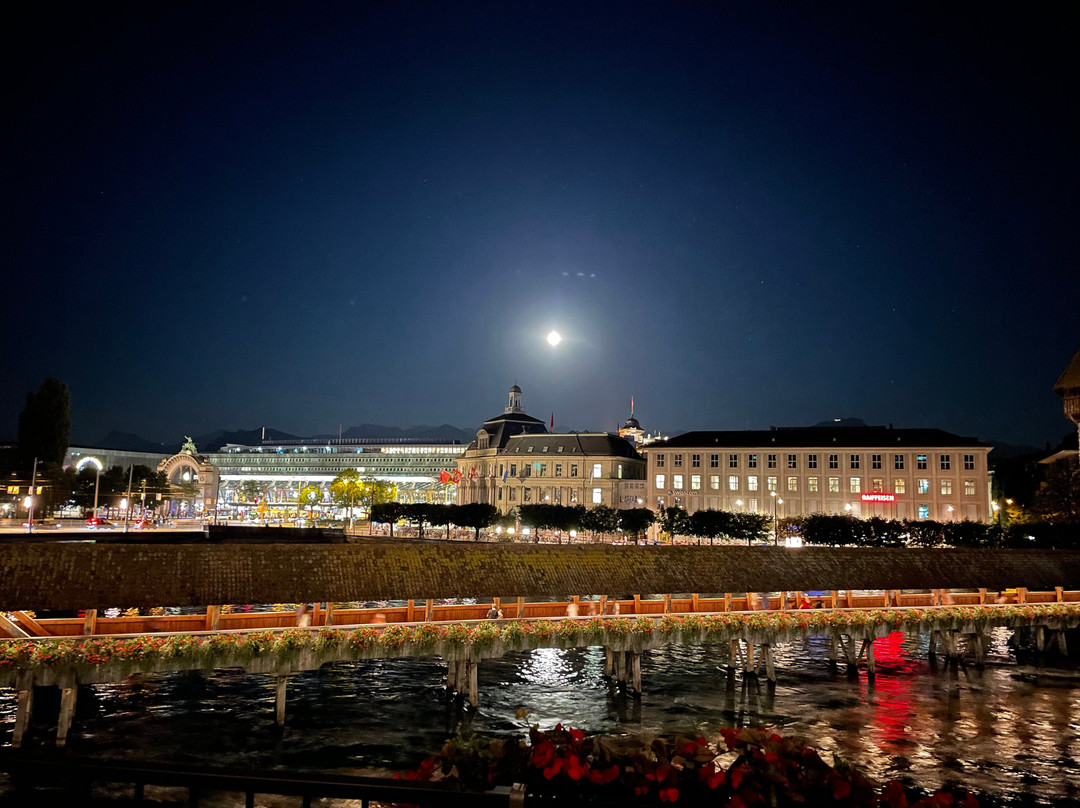 欧派斯酒店主图