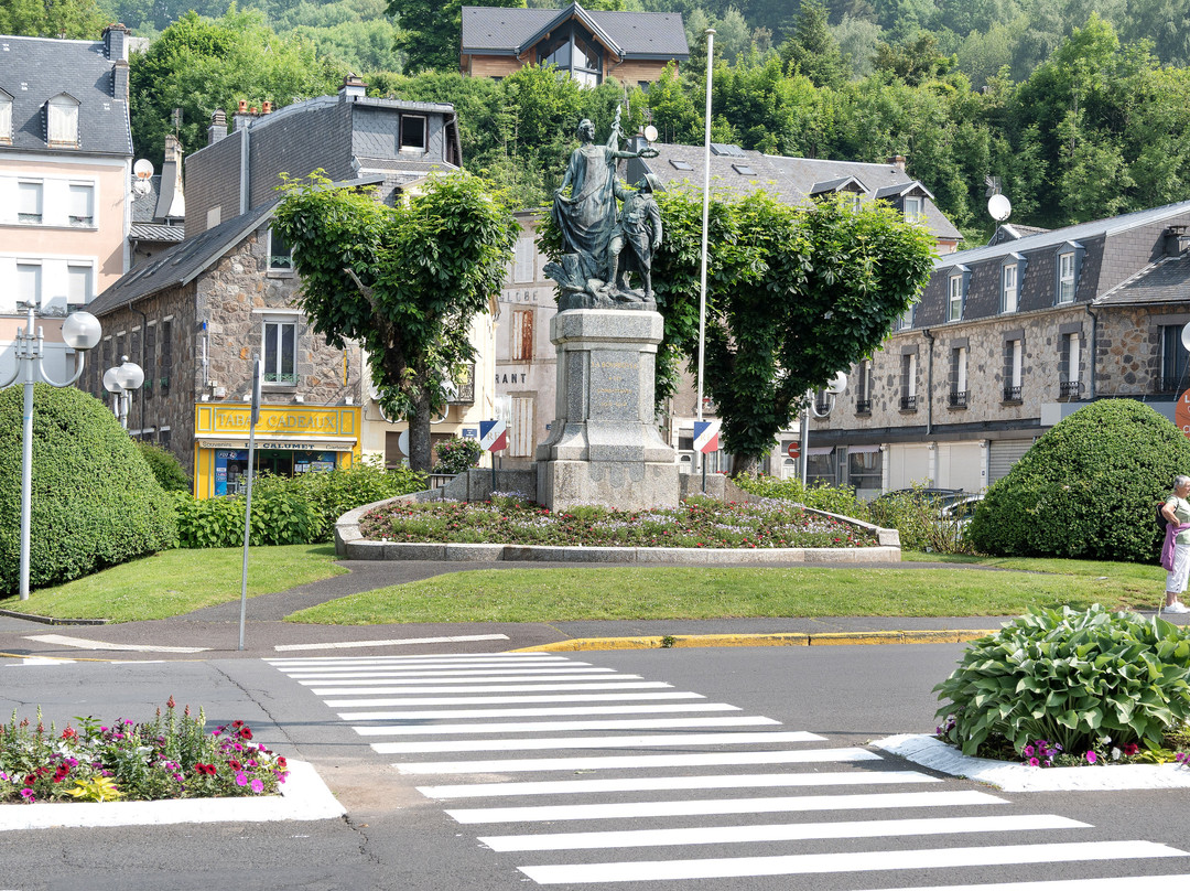 Monument Aux Morts-拉布尔布尔必去景点