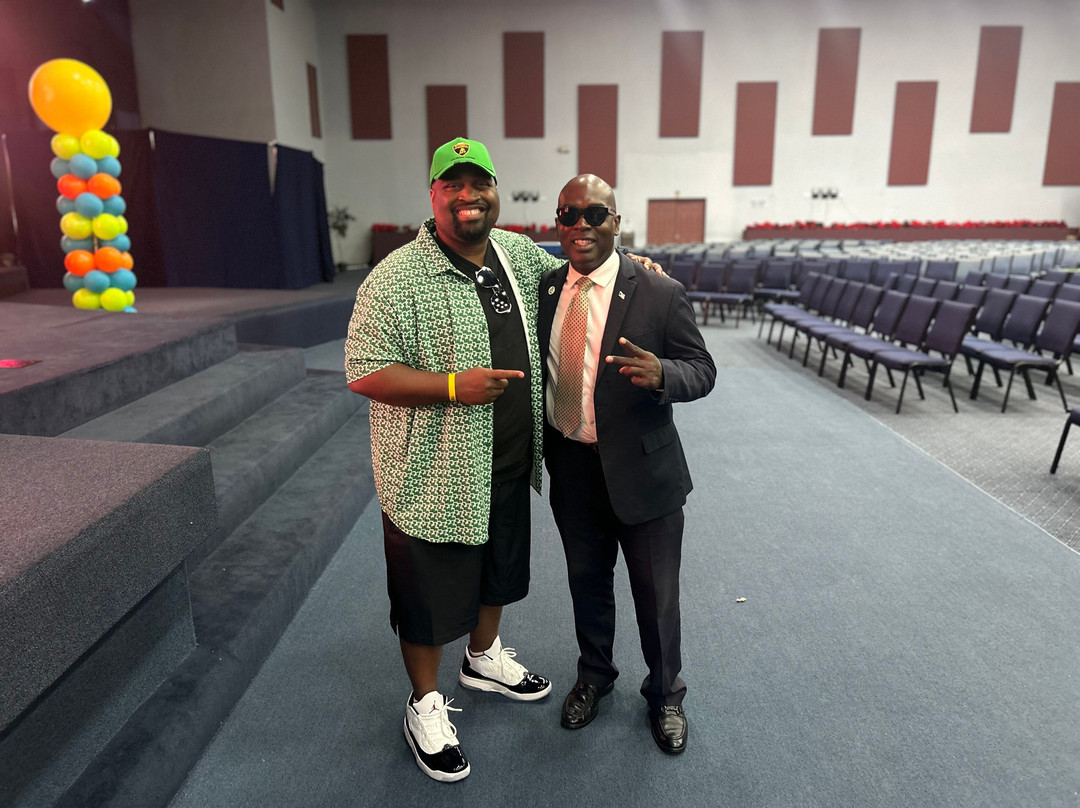 ROYAL TREATMENT LIMO TAXI & TOURS CO.-拿骚必去景点