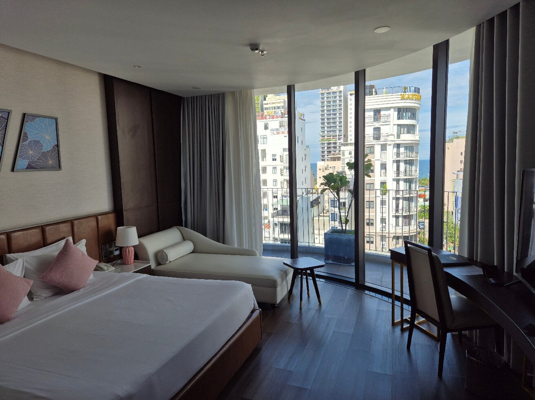 Golden Lotus Grand主图