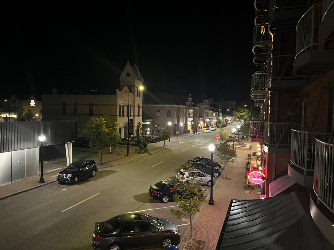 Courtyard by Marriott Holland Downtown主图