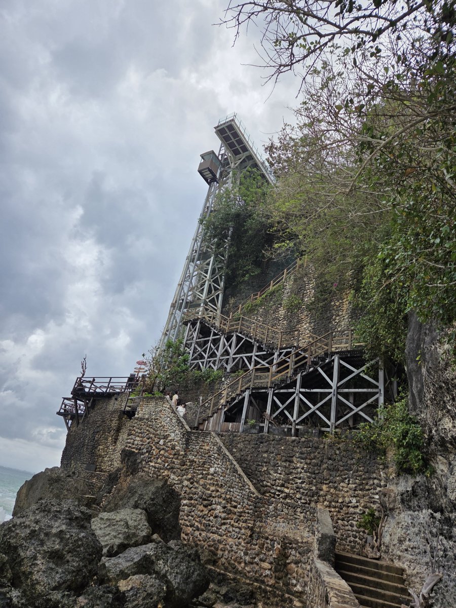 巴厘岛阿雅娜林畔酒店-泳池