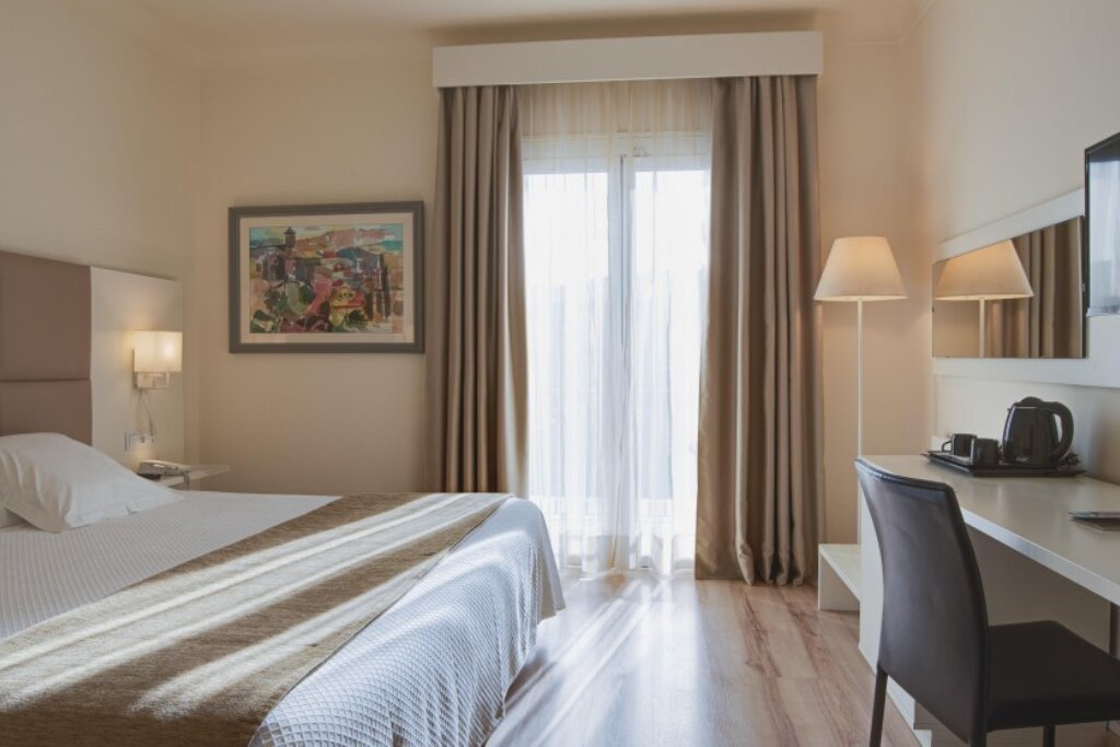 比利牛斯山酒店-客卧