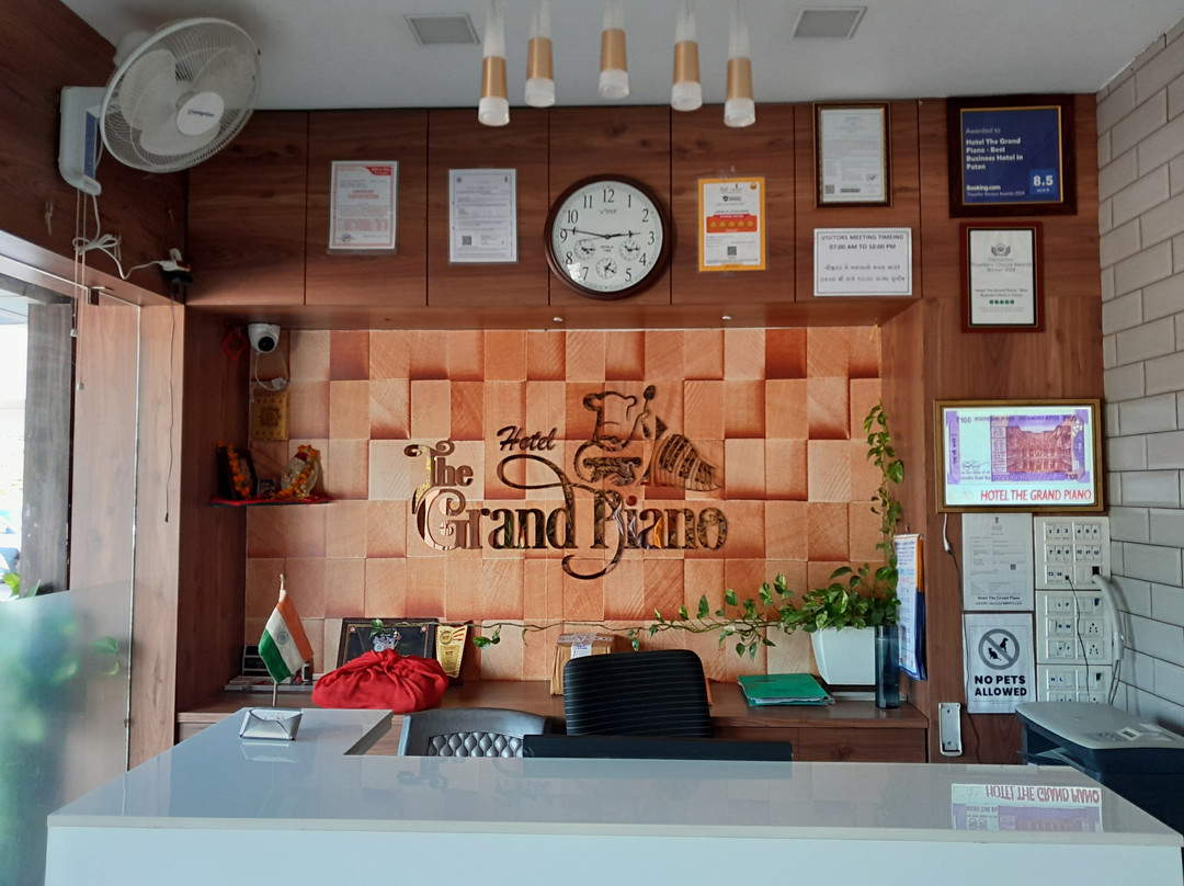 钢琴大酒店主图