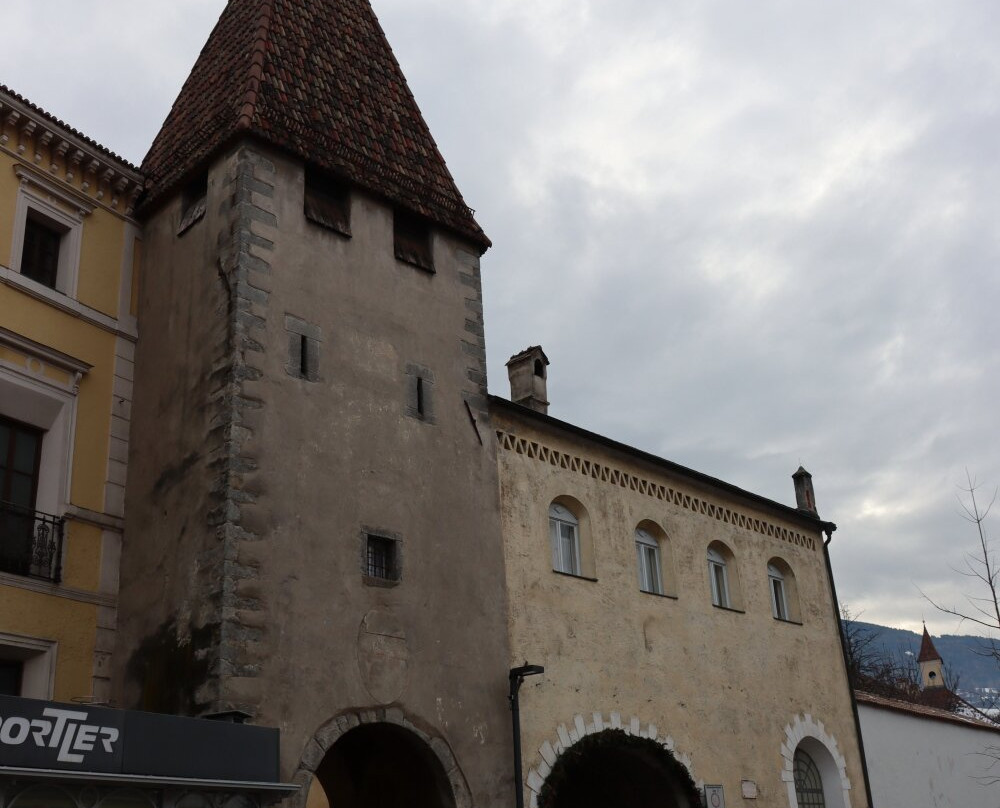 Porta Croce-布雷萨诺内必去景点