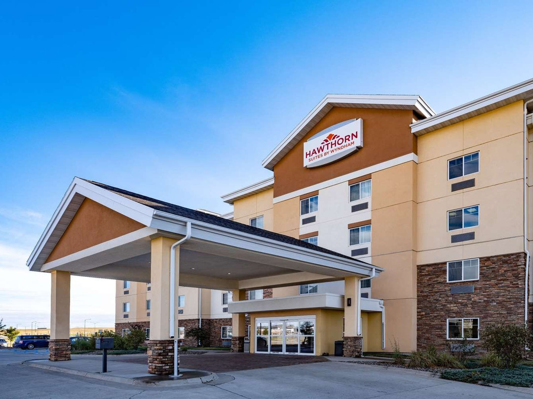 Hawthorn Suites by Wyndham Dickinson主图