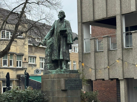 Pierre Cuypers Statue-鲁尔蒙德必去景点