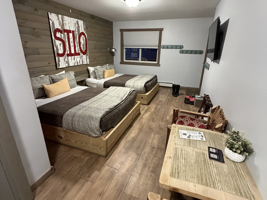 The Warren Lodge主图