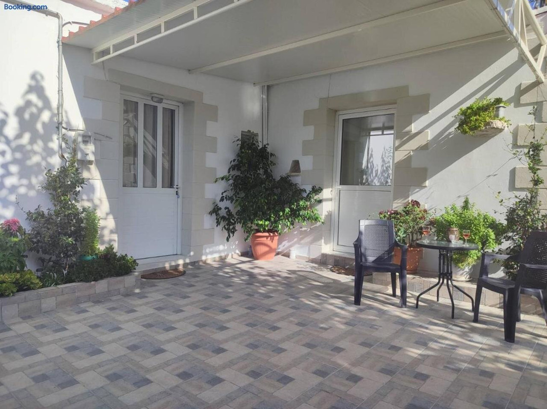 Yannis Apartments