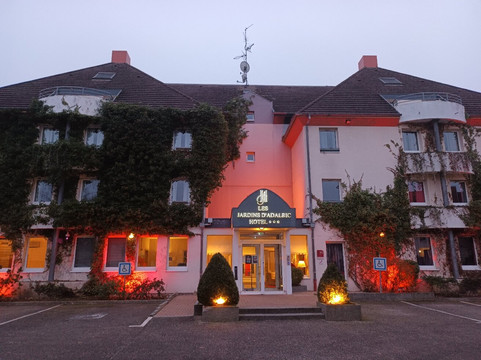 阿达里克花园酒店主图