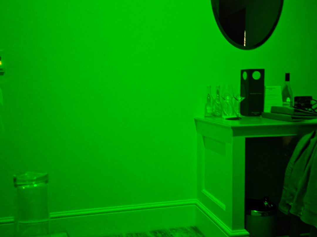 灰色修道士酒店主图