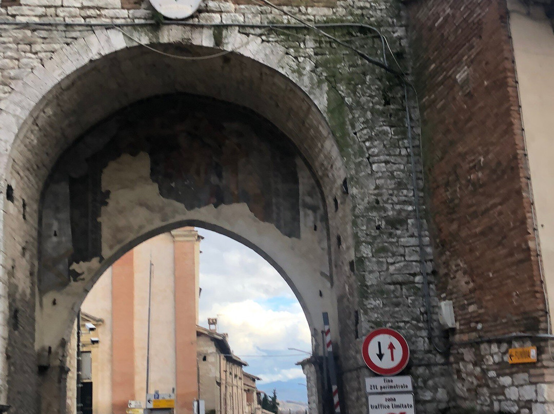 Museo Torre di Porta Romana-古比奥必去景点
