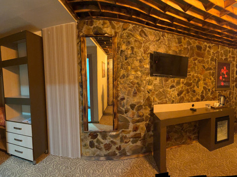 艾迪内尔度假酒店主图