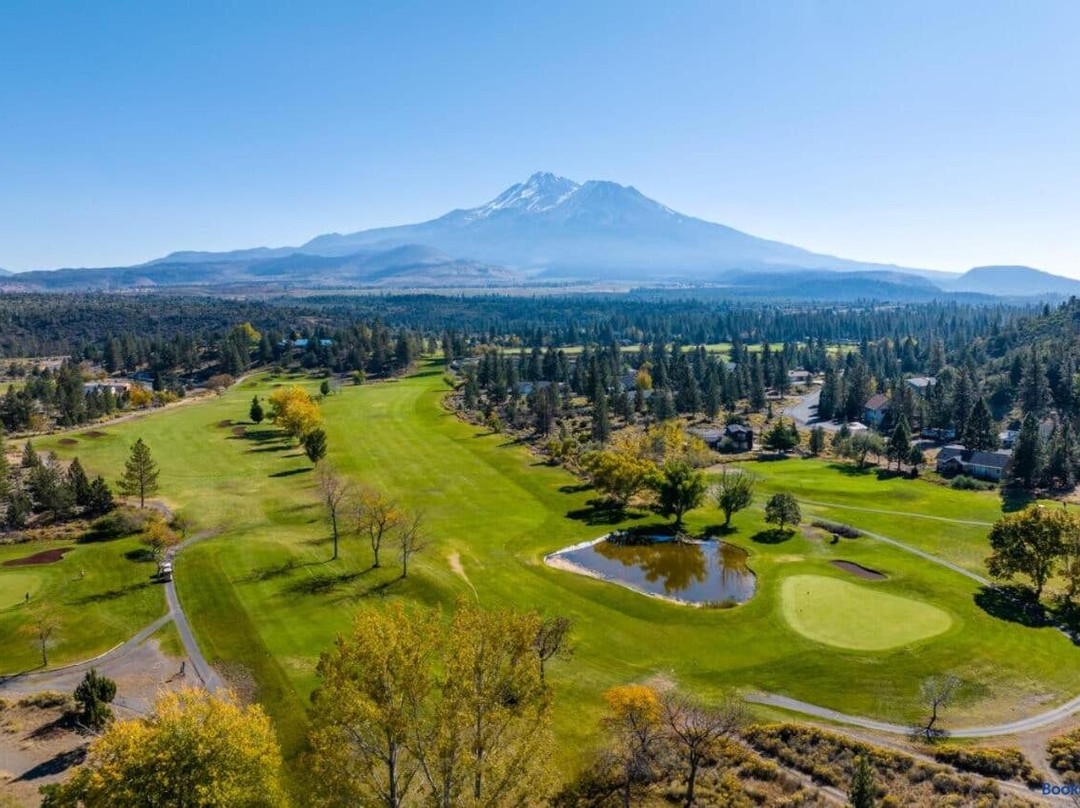 Lake Shastina Golf Resort