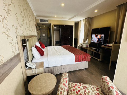 比什凯克中心温德姆华美达酒店主图