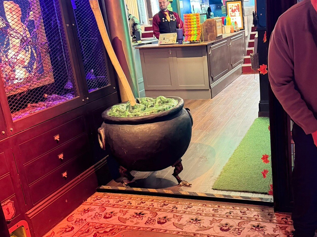 The Hole In Wand Chester-切斯特必去景点