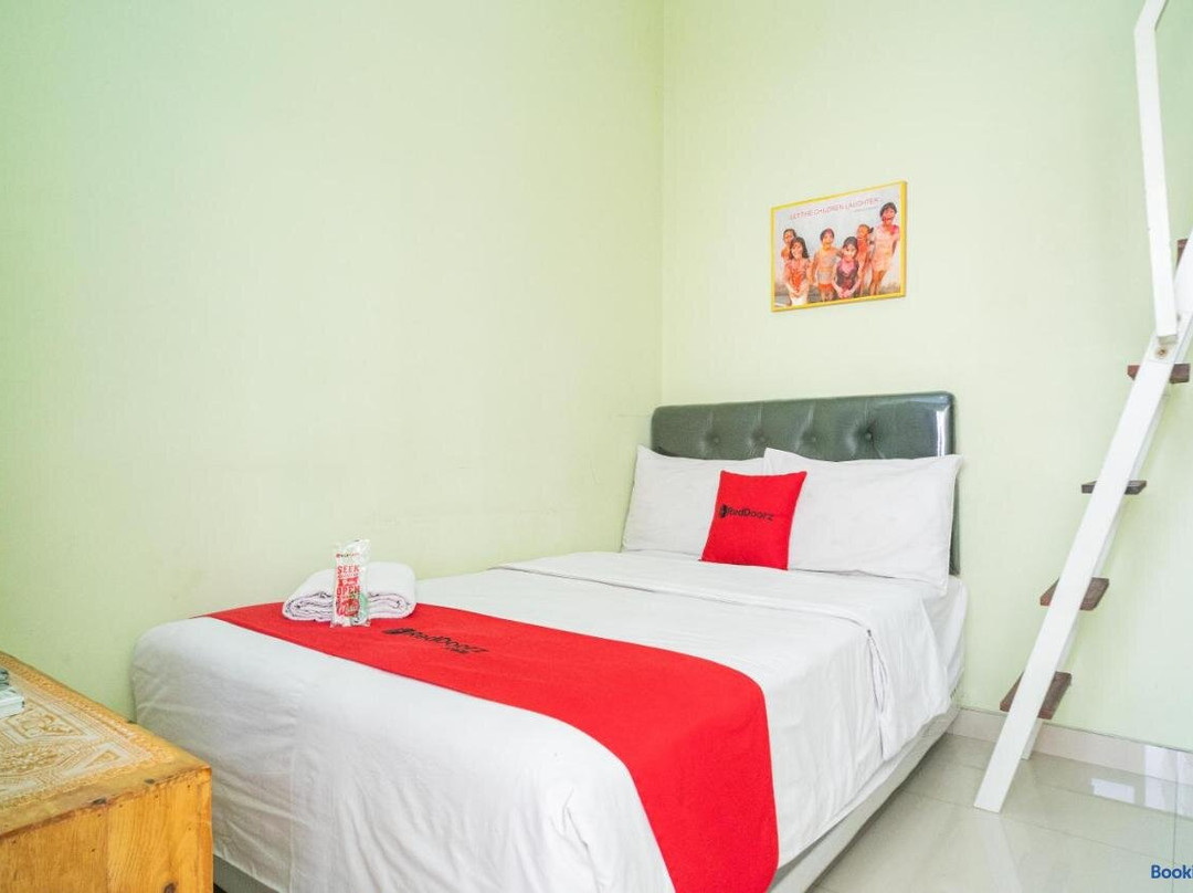 RedDoorz Syariah Near Suncity Mall Sidoarjo