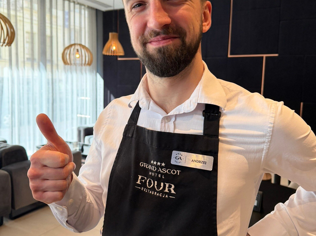 阿斯科特大酒店主图