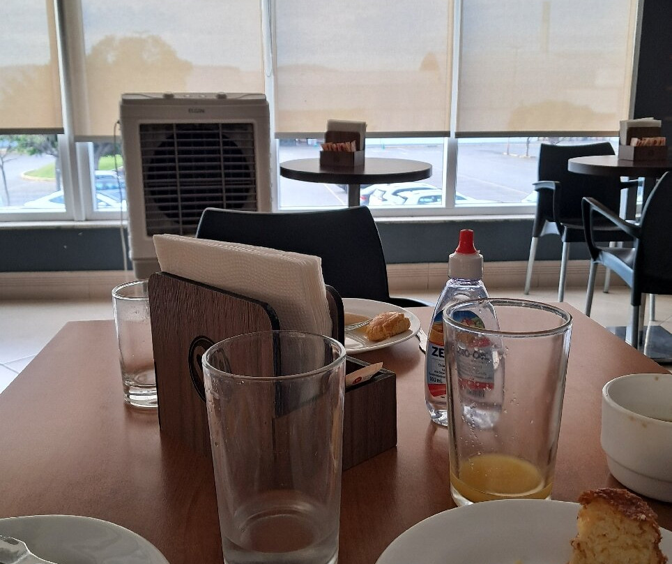 宜必思蒙蒂斯克拉鲁斯购物中心酒店主图