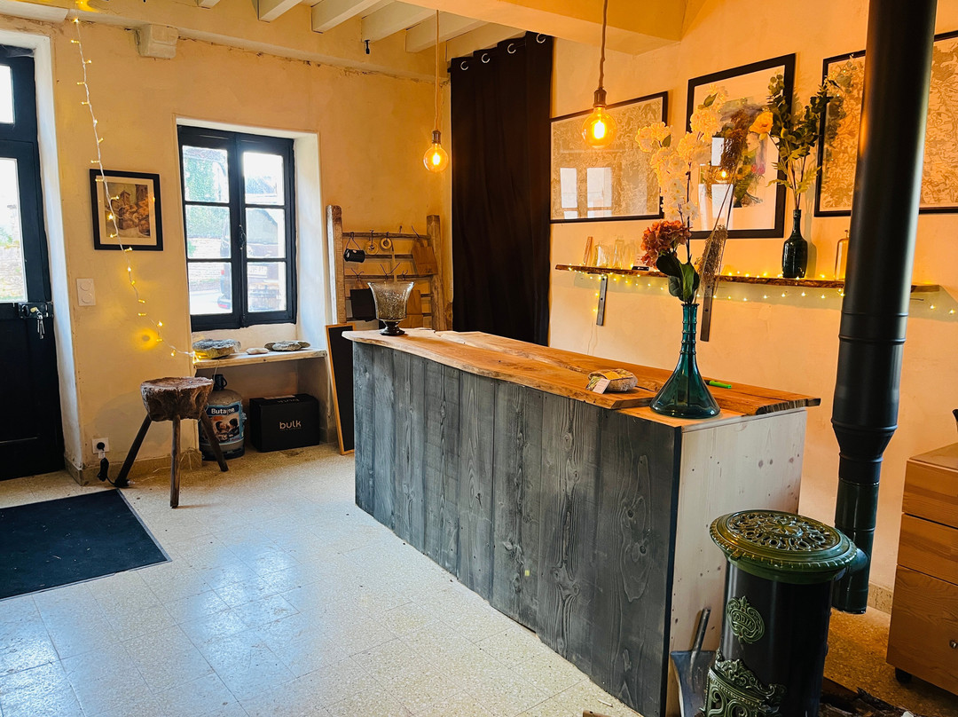 La Sauvage Distillerie De Vezelay-Asquins必去景点