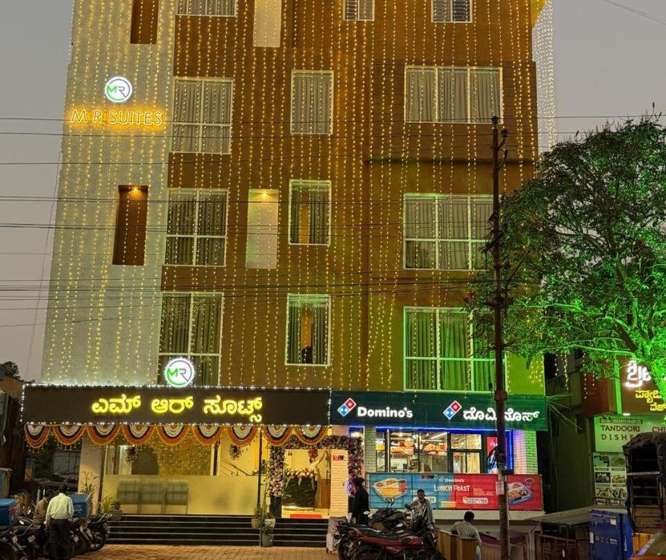 M R Suites
