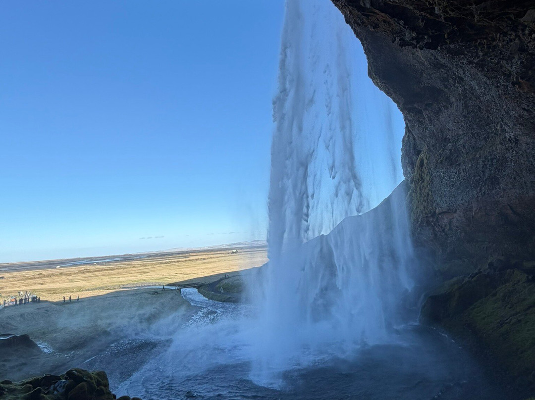 Seljalandsfoss waterfall-海拉必去景点