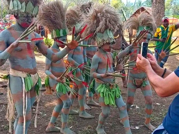 Asaro Mudman Cultural Lodge