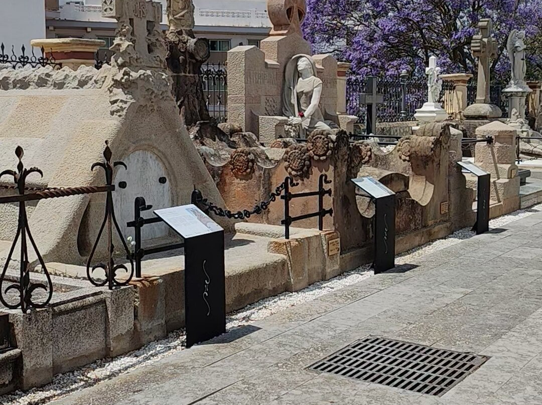Modernist Cemetery-犹兰特德玛必去景点