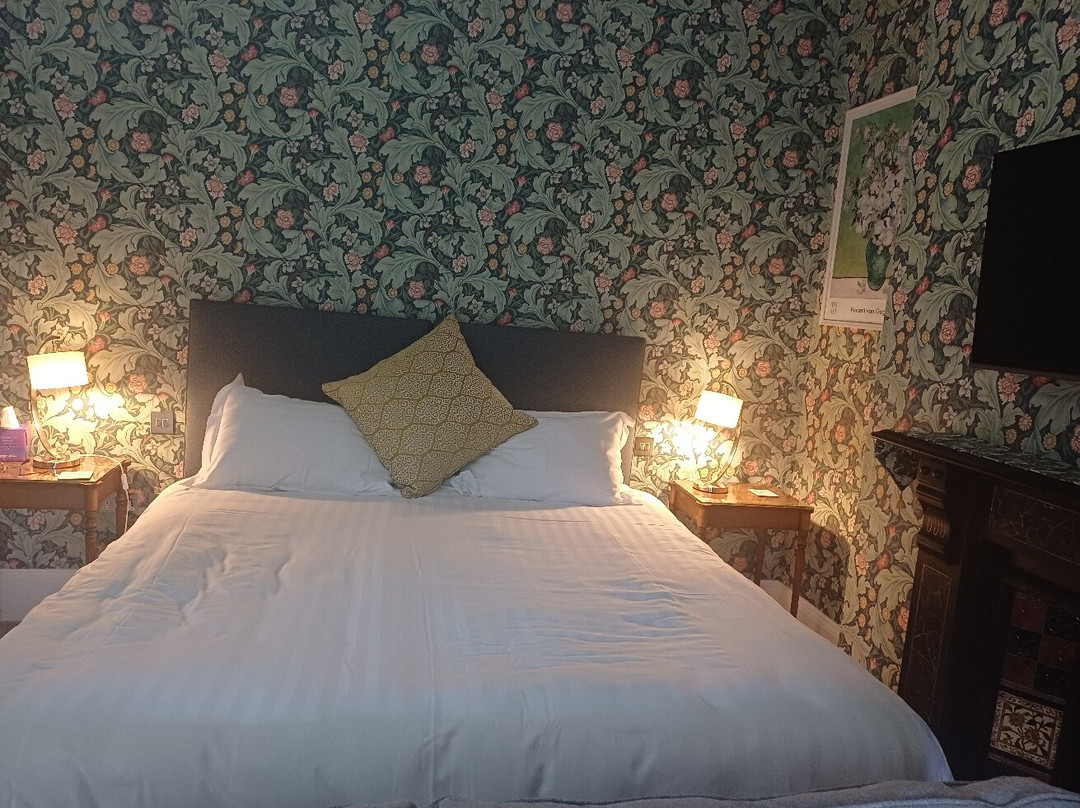 La Croix Guest House