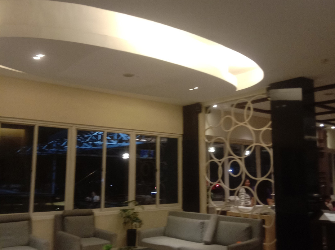 索拉斯玛琅酒店主图