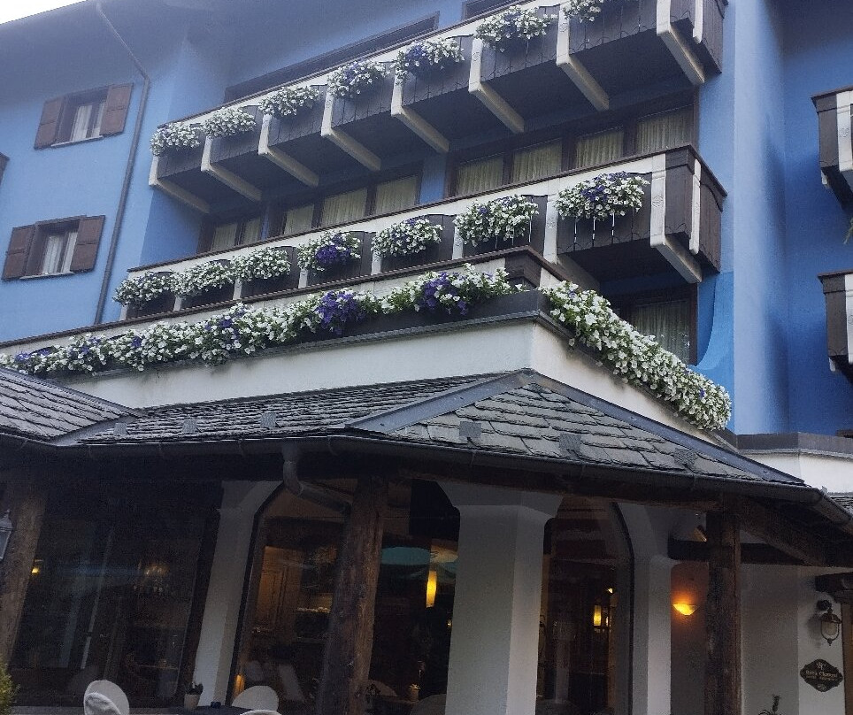 白塔克里门迪酒店主图