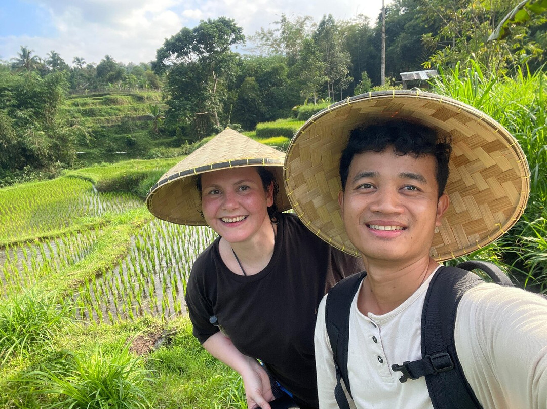 Zaeni Warung and Tour Guide