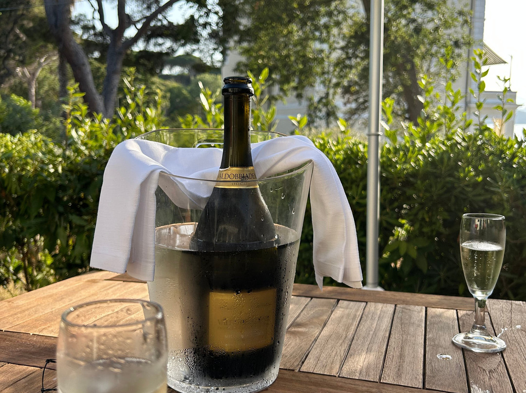 奥托尼别墅酒店主图