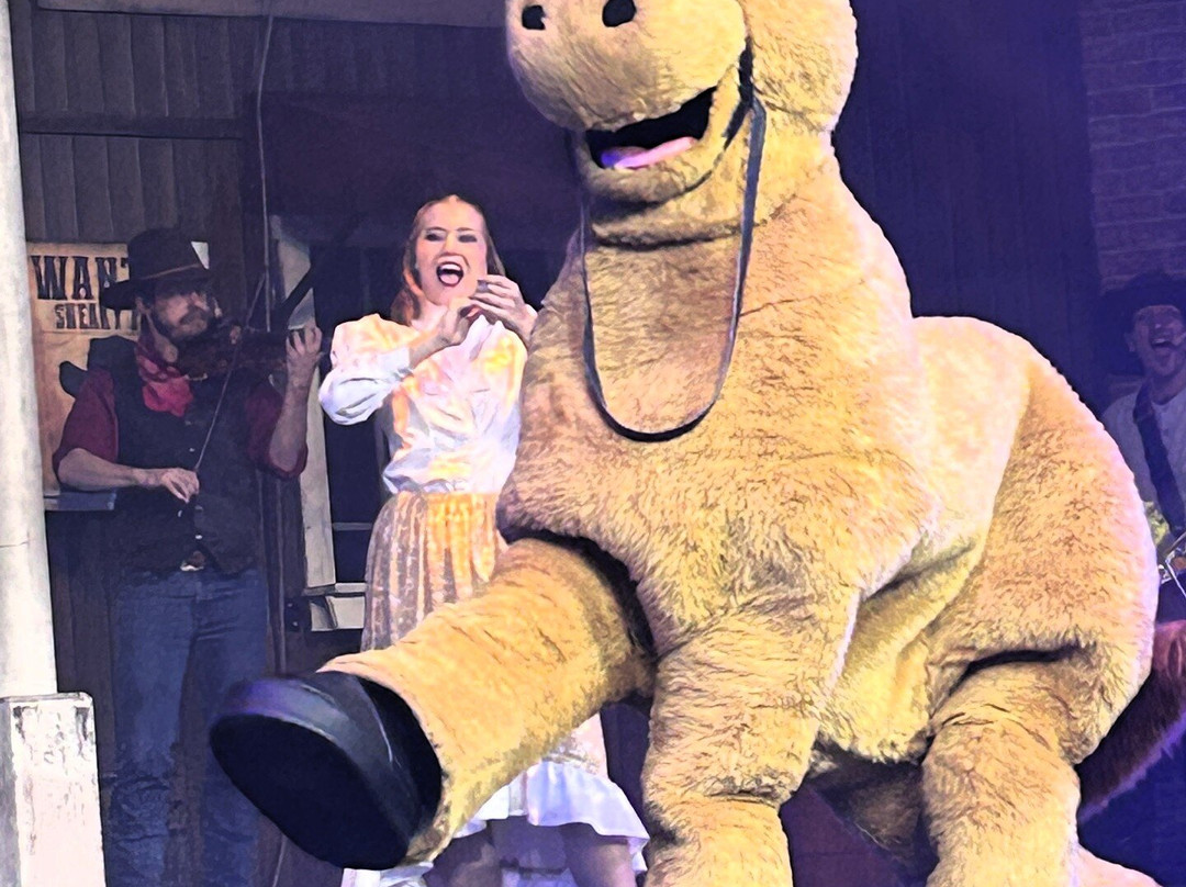 Sneaky Pete's Wild West Dinner Show-威斯康星峡谷必去景点