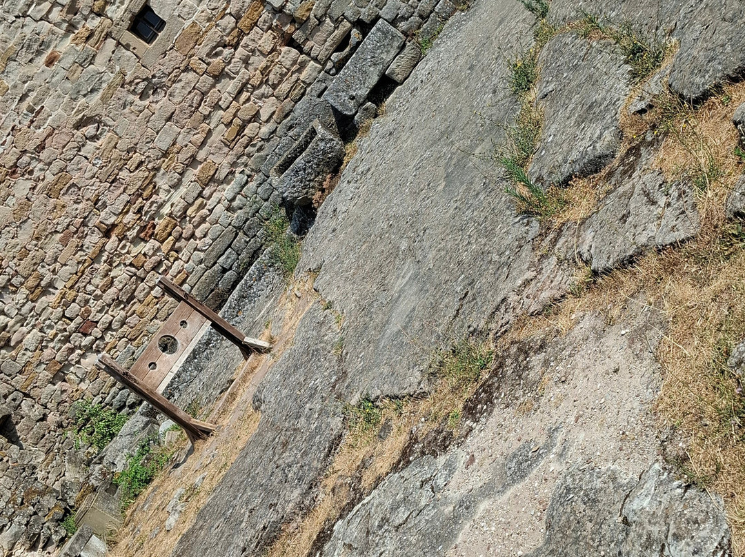 Castle of Montaigut-Gissac必去景点