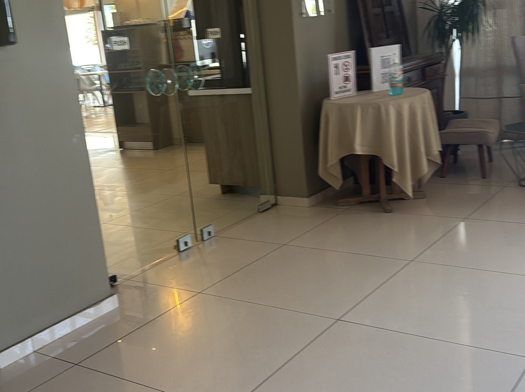 古韦斯湾酒店主图