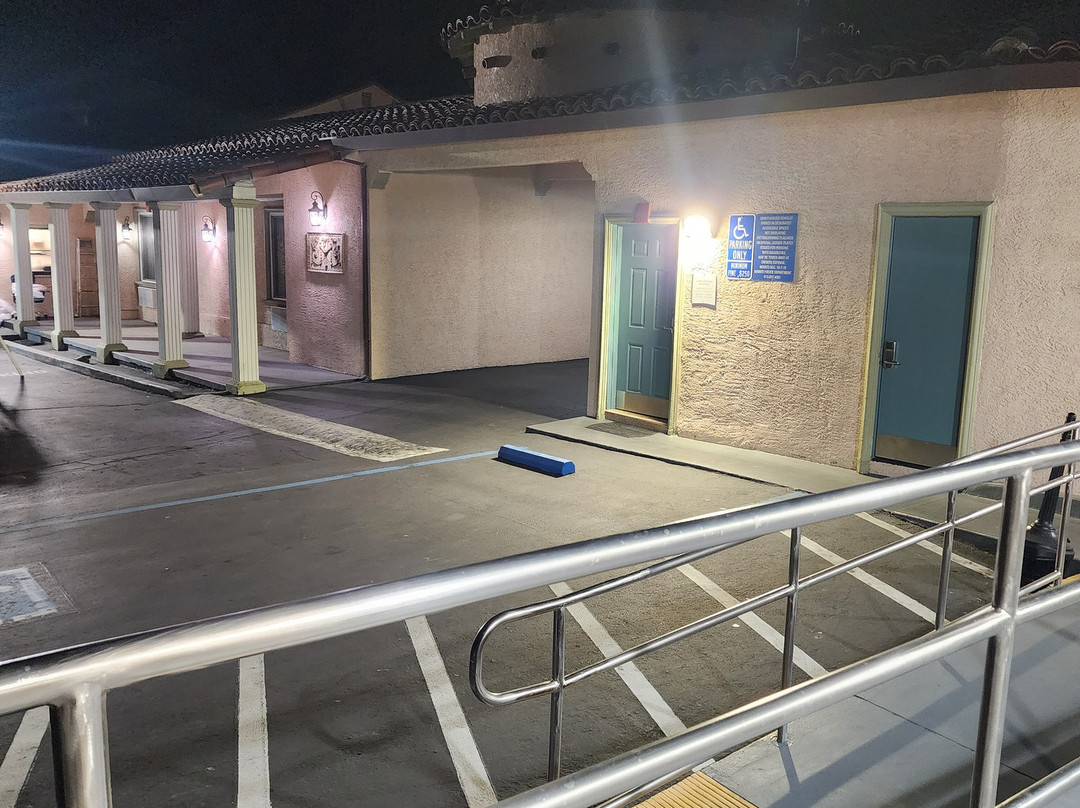 马琳伍德套房酒店主图