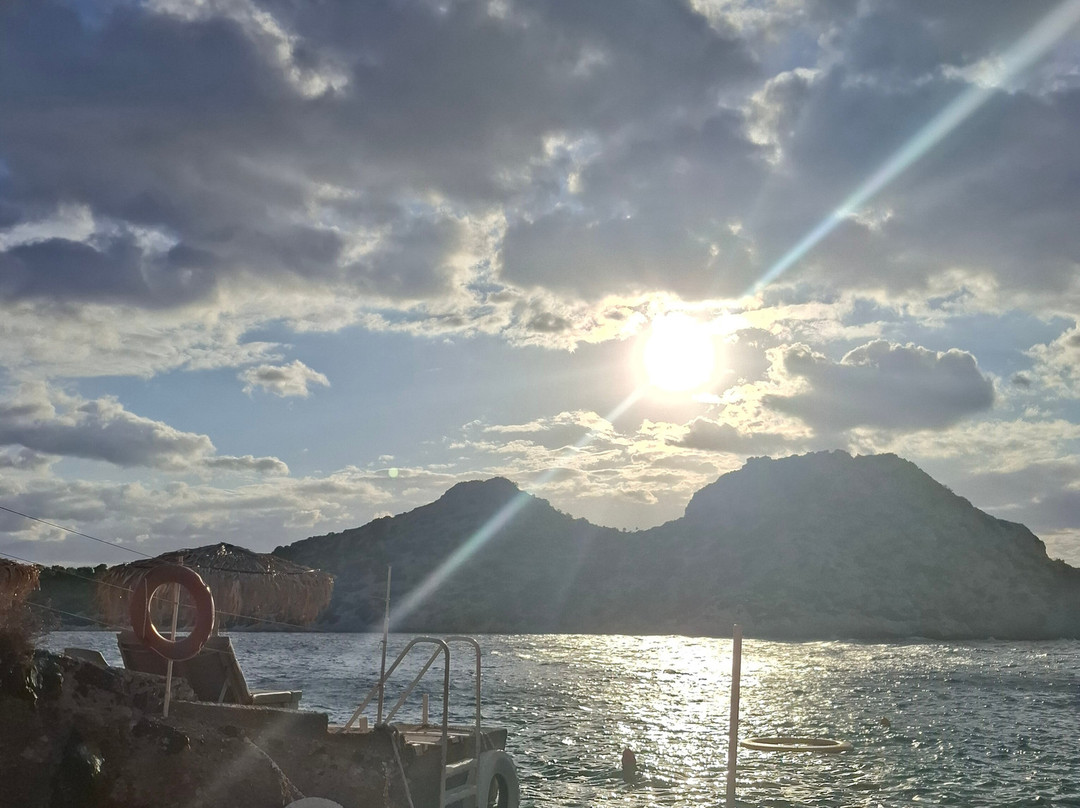 Aponisos Beach-Angistri必去景点