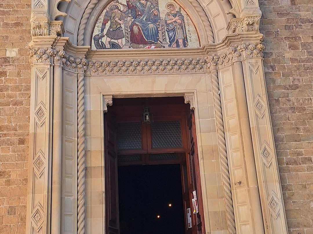 Chiesa dei SS Michele e Adriano-阿雷佐必去景点